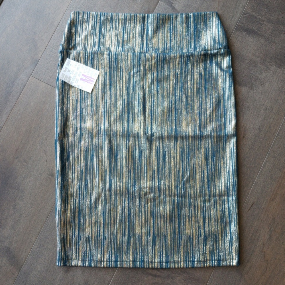 NWT Lularoe Cassie skirt size M